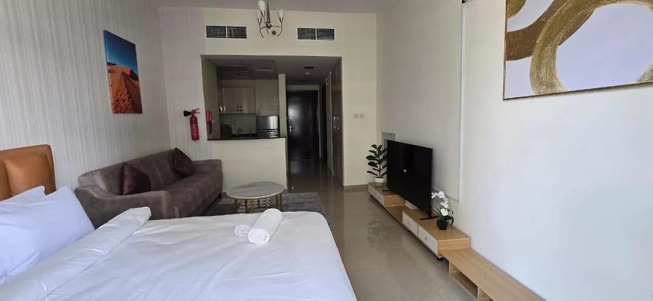 Apartamento Phineek Exquisite Luxury Studio Uniestate Sports City Dubai Emirados Árabes Unidos