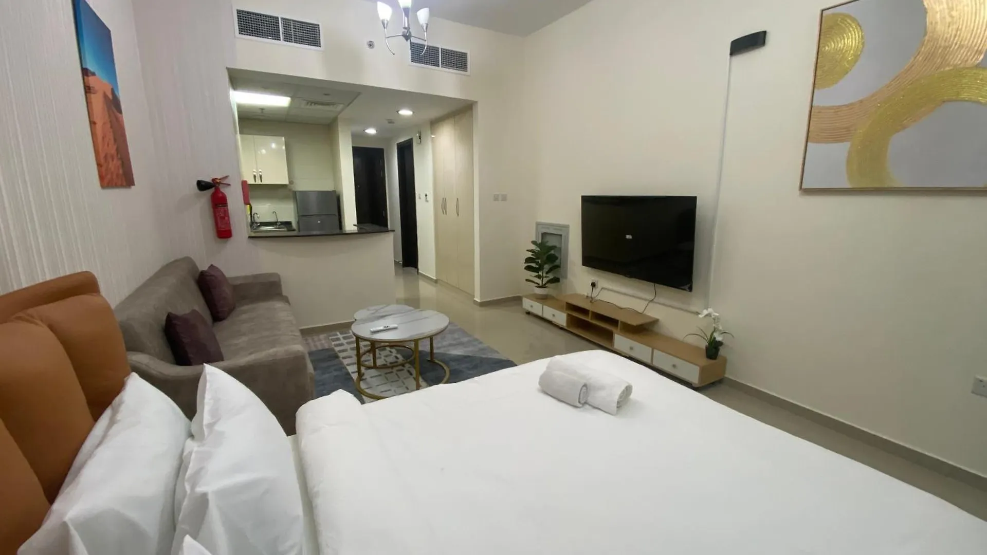 Phineek Exquisite Luxury Studio Uniestate Sports City Dubai